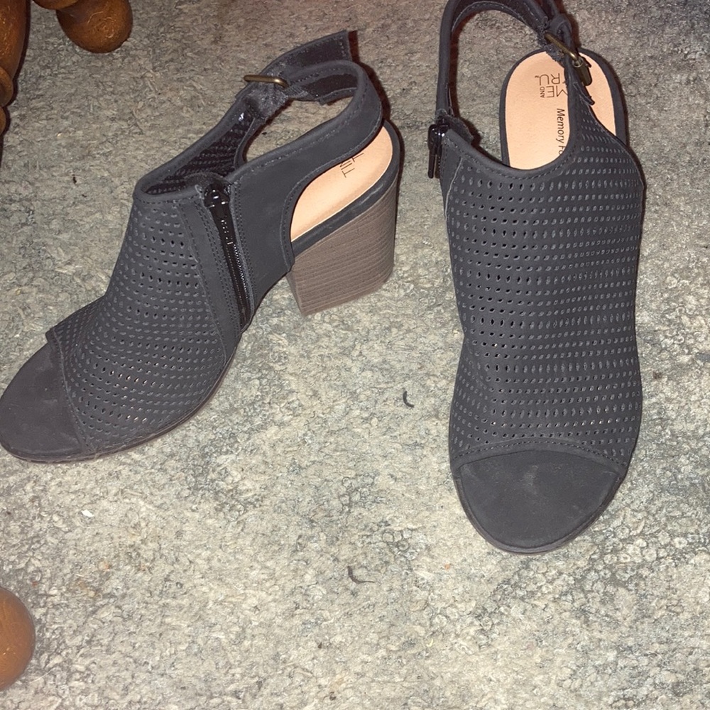 Black sandals with heel